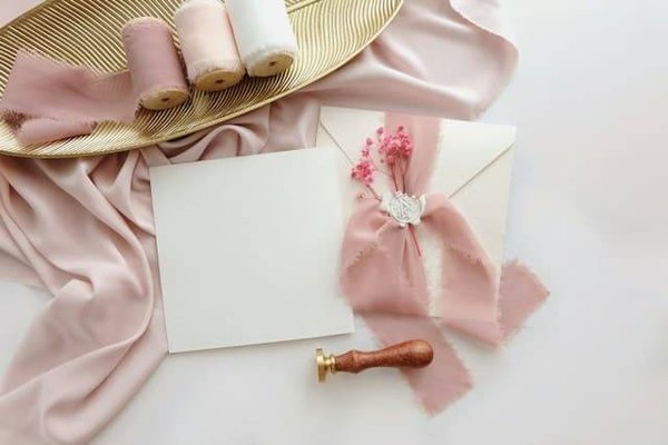 Découvrez les styles et tendances actuels des faire-part de mariage