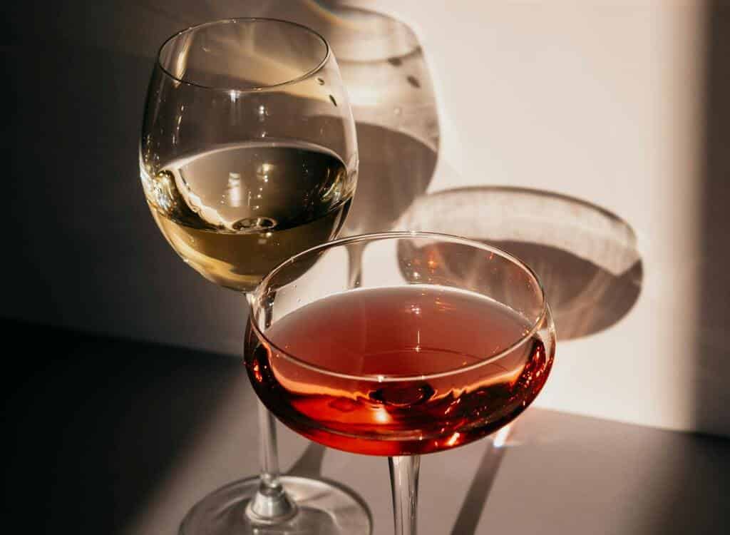 choix d'un verre à pied en cristal pour une dégustation de vin réussie